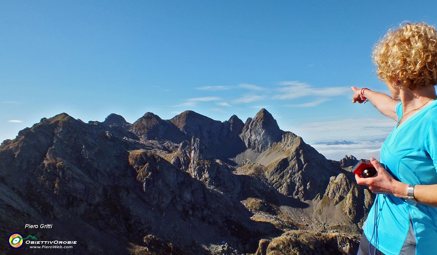 46 Vista verso il Pizzi Trona, Paradiso e Tre Signori.JPG